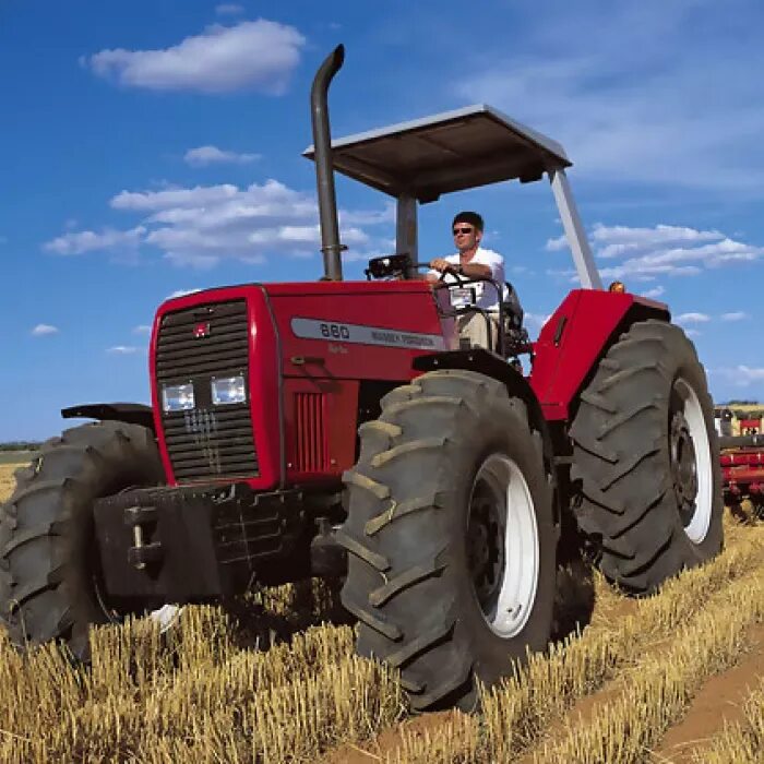 Тракторист в тракторе. Парень на тракторе. Где работают тракторы. 13 тракторист-машинист сельскохозяйственного производства. Трактор колесный сельскохозяйственный hanwo tg 1804.