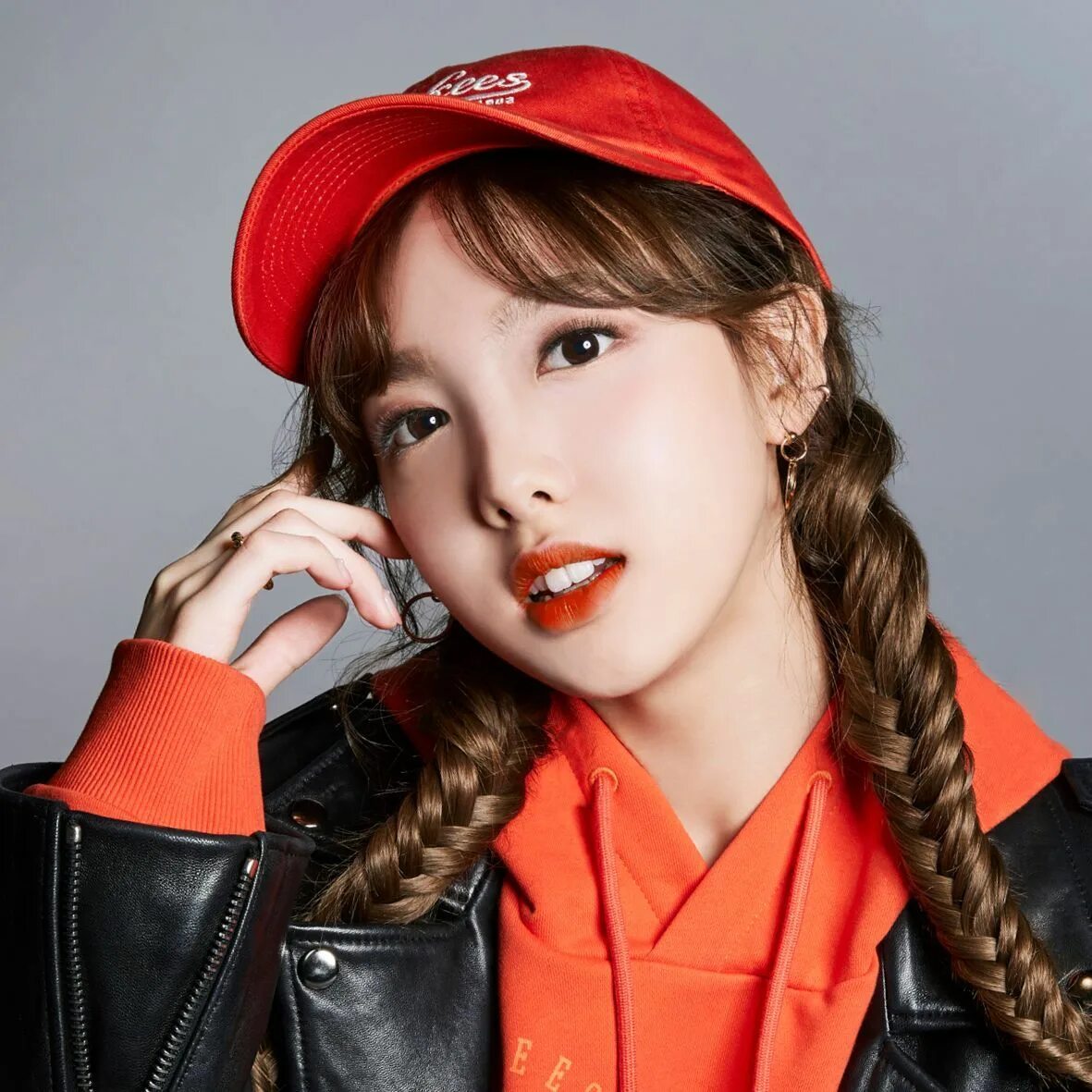 Twice look at me. Наён твайс. группа twice наен. твайс участницы наен. наён из twice.