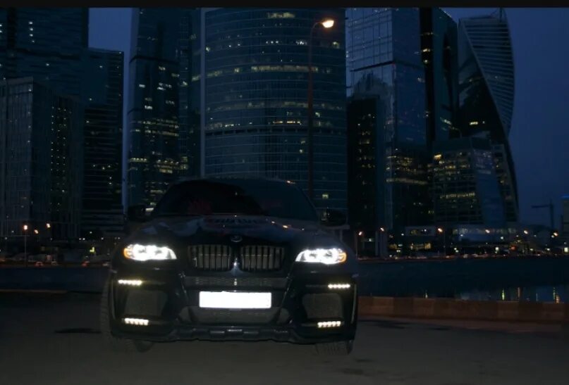 BMW x6 ночью. БМВ х5 ночью. БМВ х6 в Москве. BMW x5 Black Night.