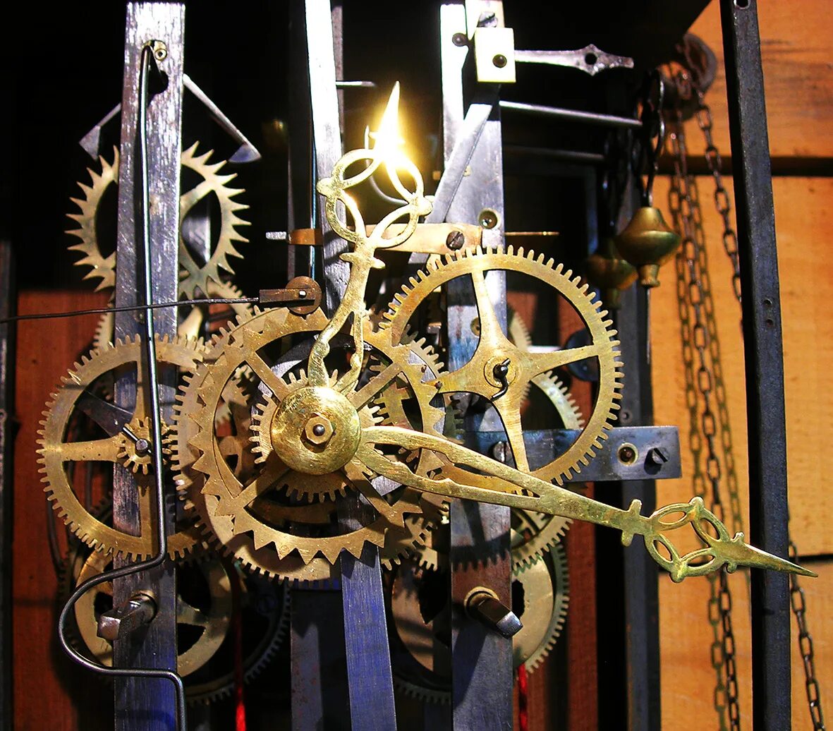 Механизмы нового времени. Механические часы 13 века. Первые механические часы. Механизм башенных часов. Часы с механизмом.