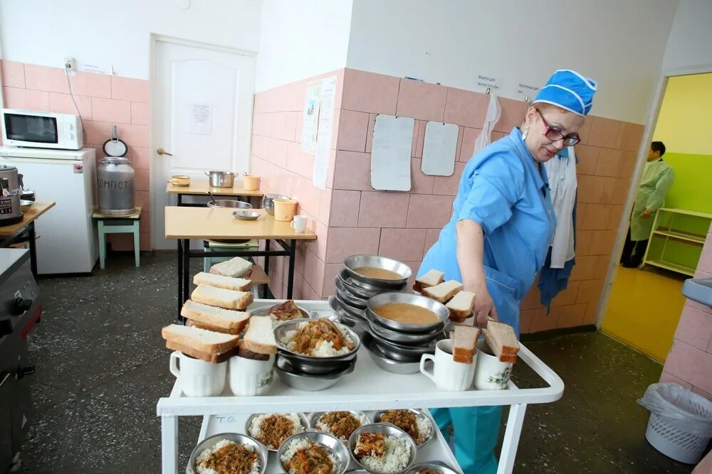 детское питание в поликлинике. молочная кухня в больнице. лечебное питание в больнице дети. питание детей в больнице.