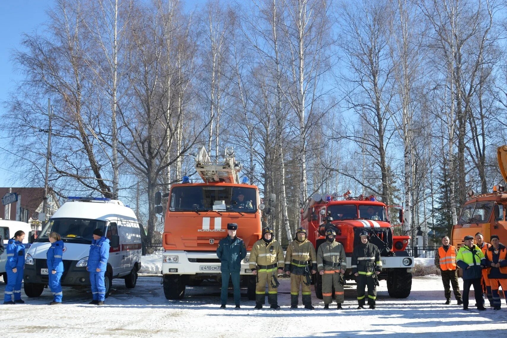 Погода бережное вологодской. ПСЧ 38 Никольск. Пожар в Никольске Вологодской области. Смотры сил и средств МЧС России. МЧС Никольск Вологодская область.