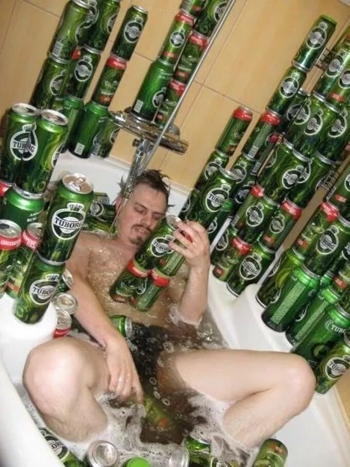 Треш приколы. Треш приколы. Ужасы и приколы из соцсетей. Каска прикол треш. Угарные люди из соцсетей.