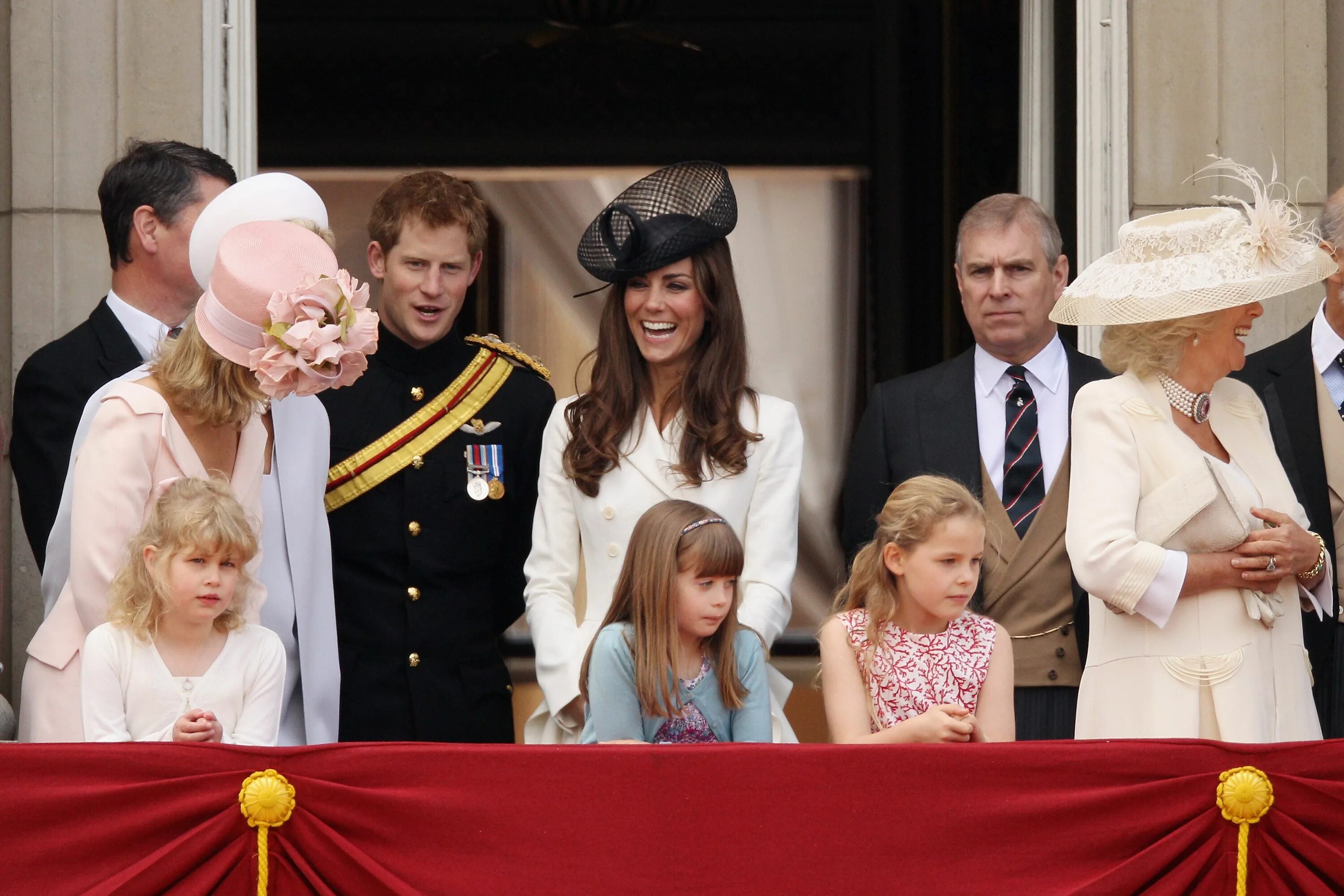 Что случилось в королевской семье. Кейт Миддлтон Trooping the Colour. Софи английская Королевская семья. Лондон Королевская семья. Королевская семья Великобритании последние.