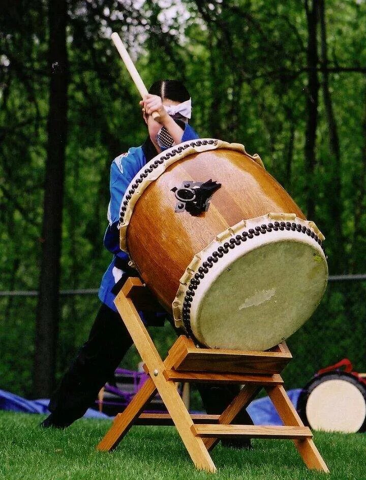 Тайко японский музыкальный инструмент. Баньгу ударный музыкальный инструмент. Тайко японский музыкальный инструмент. Тайко музыкальный инструмент. Тайко японский музыкальный инструмент.