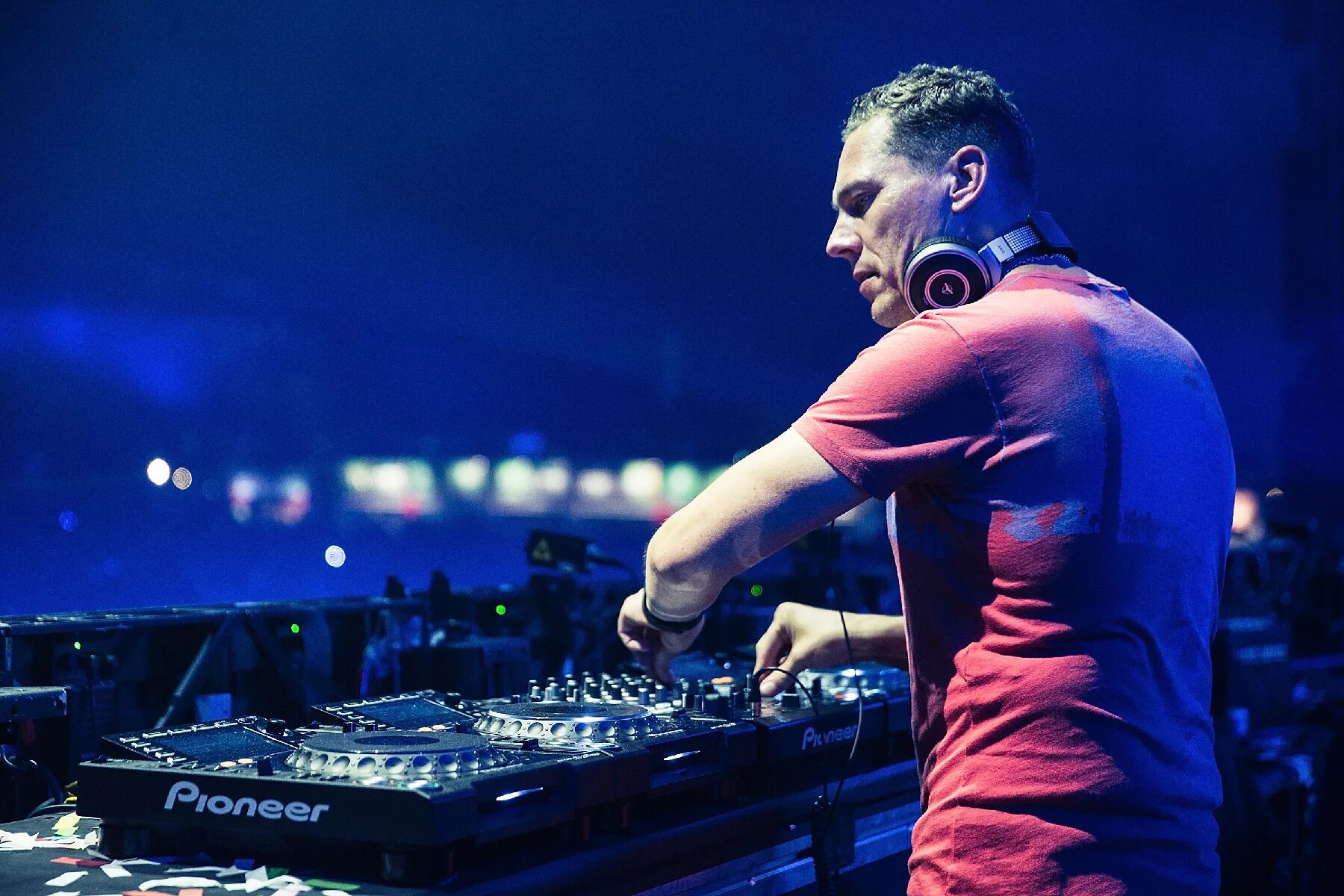 Dj warm