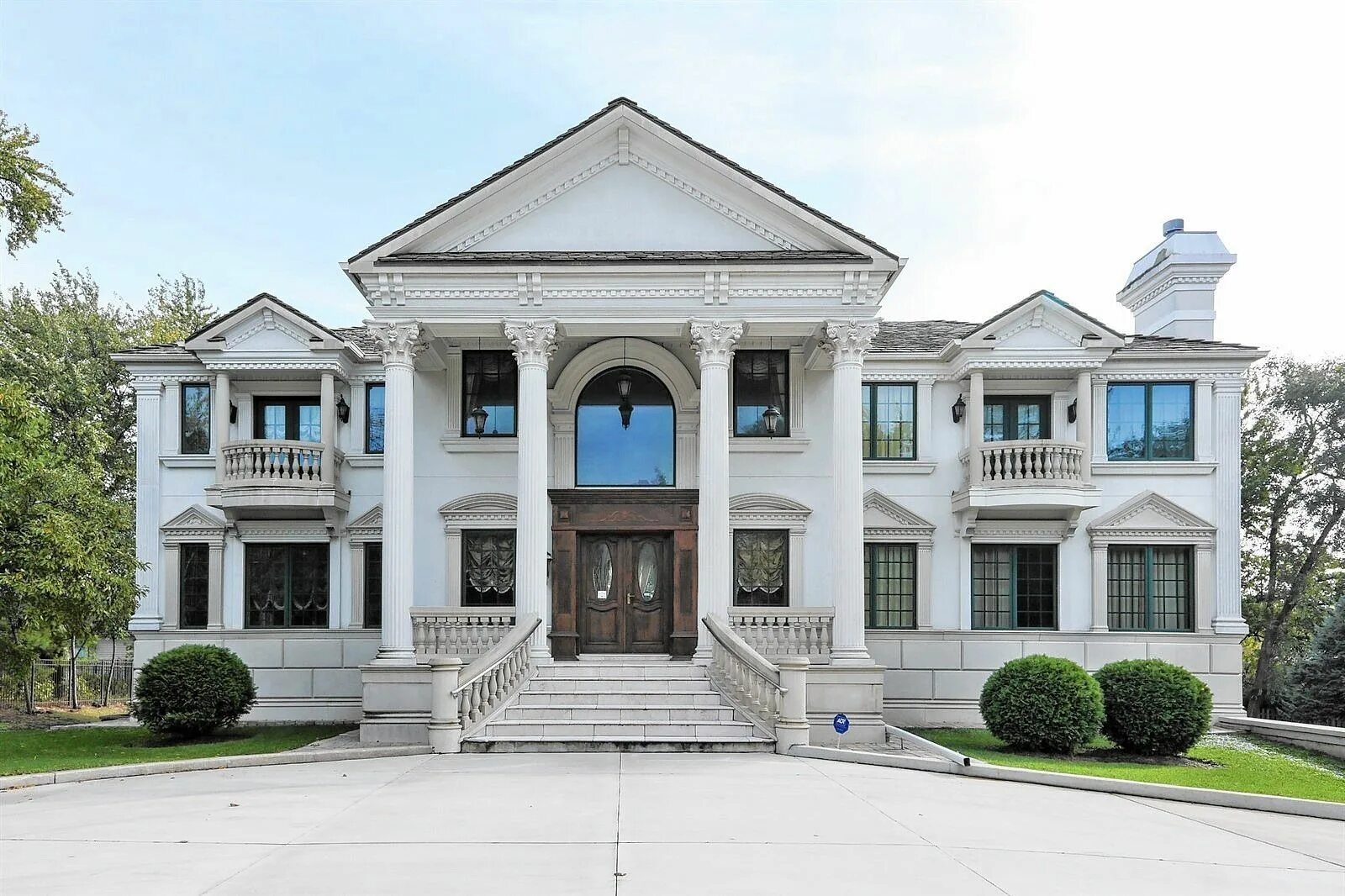 особняк фальконе. дом в стиле особняк. резиденция особняк усадьба в классическом стиле. дом в стиле особняк. особняк дюк-семанс.