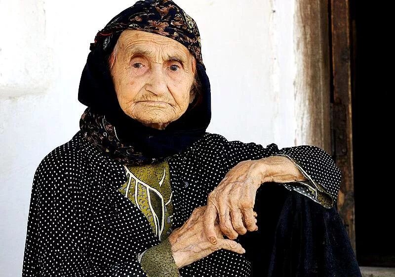 красивые женщины в парандже. кавказская женщина пожилая. племя хунза пакистан. арабка пожилая. старушка мусульманка.