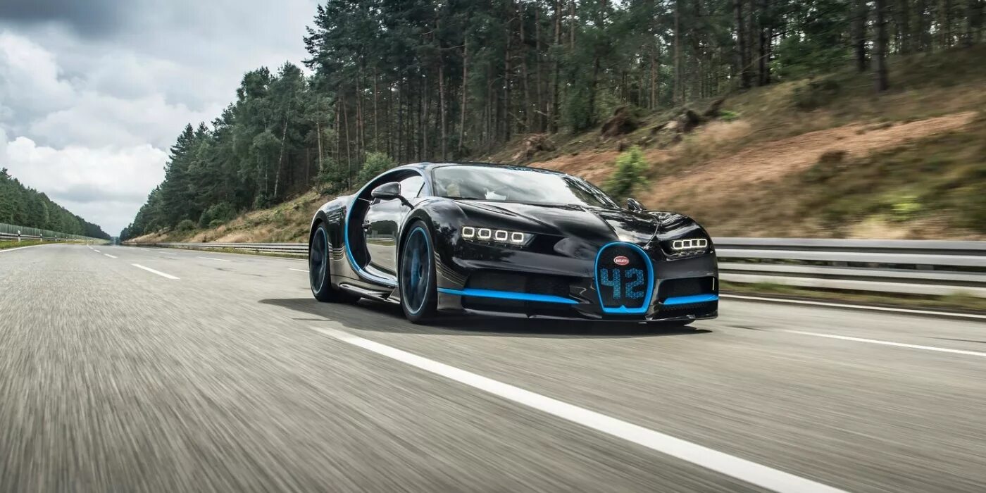 Bugatti chiron скорость. Бугатти ЧИРОН. Бугатти Шерон. Гиперкар Бугатти. Самая быстрая машина Bugatti Chiron.