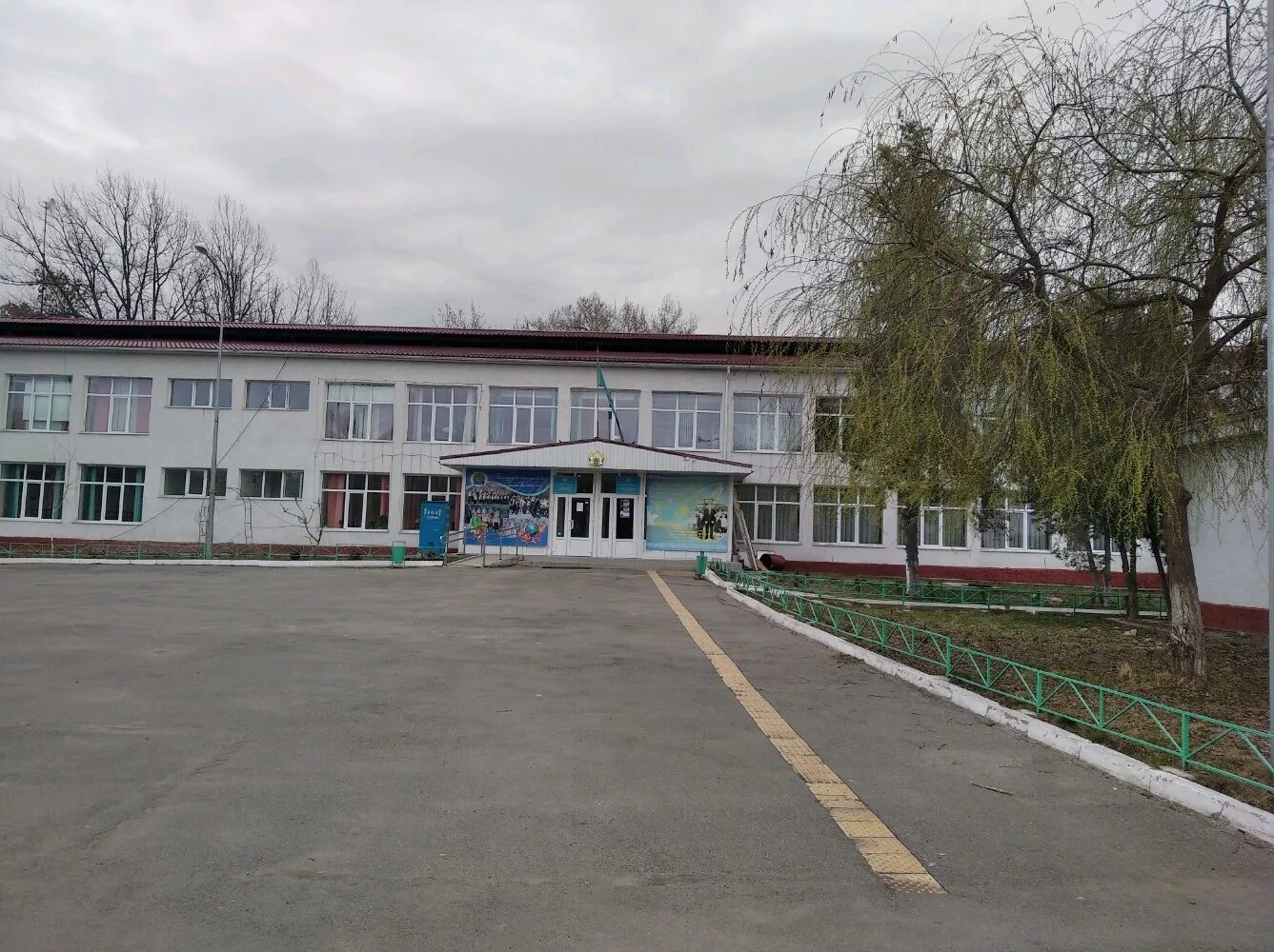 Гимназия 144 екатеринбург. Школа казахстан алматы. Гимназия 1 алматы. Школа 1 алматы. Гимназия 27 алматы.