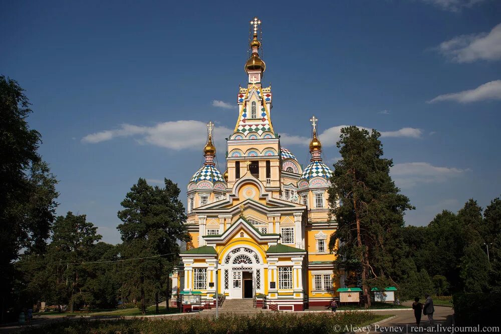 алма ата собор. свято-вознесенский кафедральный собор в алматы. вознесенский собор (алма-ата). парк 28 панфиловцев вознесенский собор алматы. вознесенский кафедральный собор алматы.