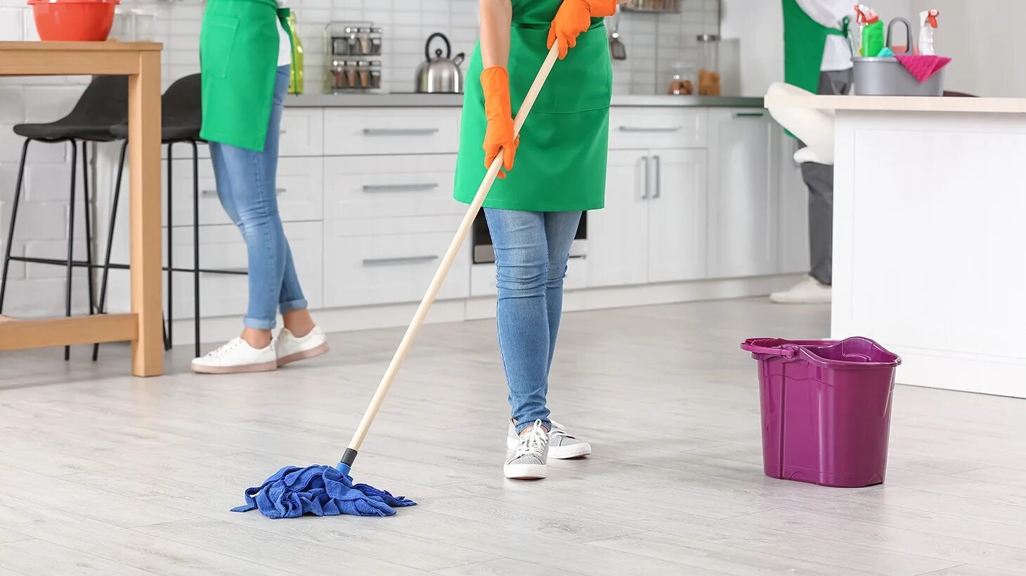 Уборка квартир. Клининг уборка швабра. Швабра housework. Утренняя уборка квартиры. Запусти уборку квартиры