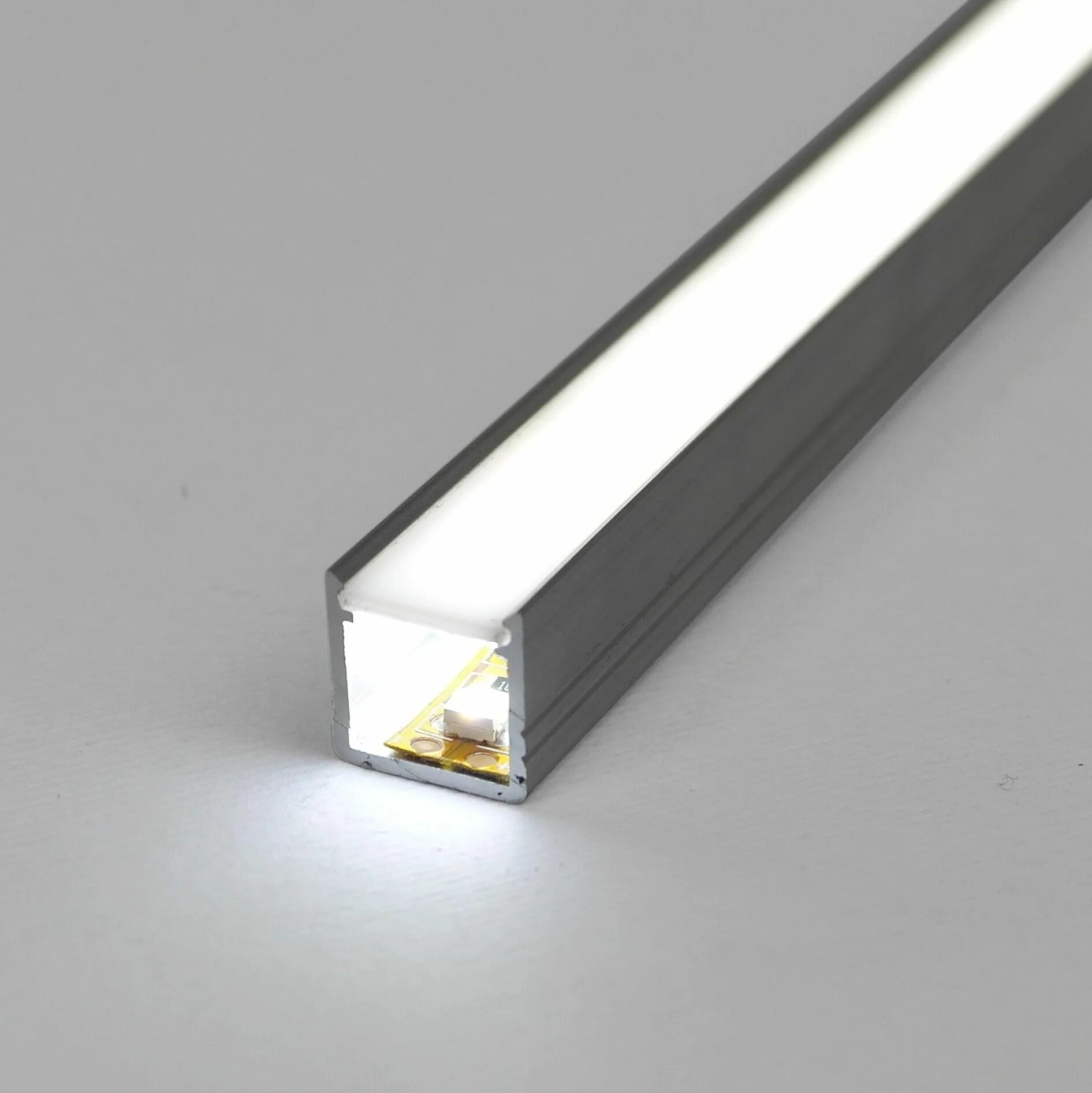 Накладной рассеиватель для светодиодной ленты. Профиль для led ленты Uniel ufe-a06 Silver. Встраиваемый алюминиевый профиль le.4932 (2.5м) SWG. Профиль алюминиевый 50x20x3000 светодиодный. Профиль для светодиодов алюминиевый с рассеивателем.