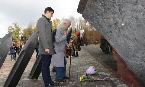 Брянская деревня хацунь сколько убитых