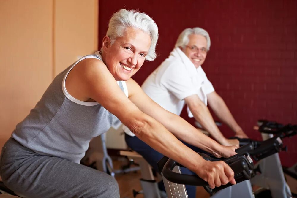 Спортивные люди в возрасте. Пожилые люди спорт. Физкультура для пожилых. Занятия спортом пожилые. Физические нагрузки после 50