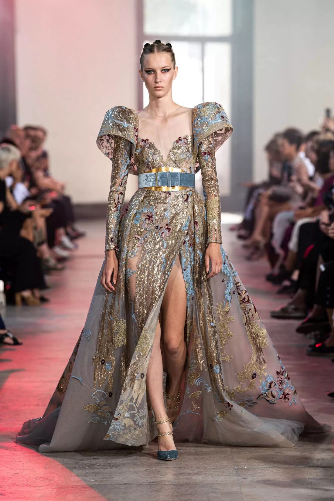 Платье модные 2019. Elie saab платья 2025. эль сааб коллекция 2019-2025. платья от кутюр elie saab. коллекция кутюр эли сааб 2025.