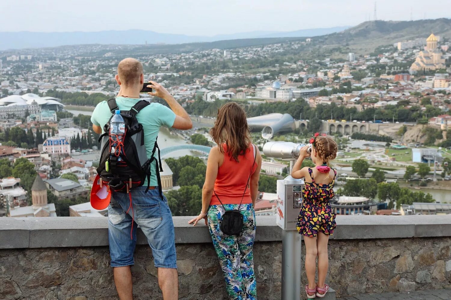Хочу в грузию. Грузия Тбилиси туризм. Грузия Тбилиси путешествие. Русские туристы в Тбилиси. Тбилиси туристы.