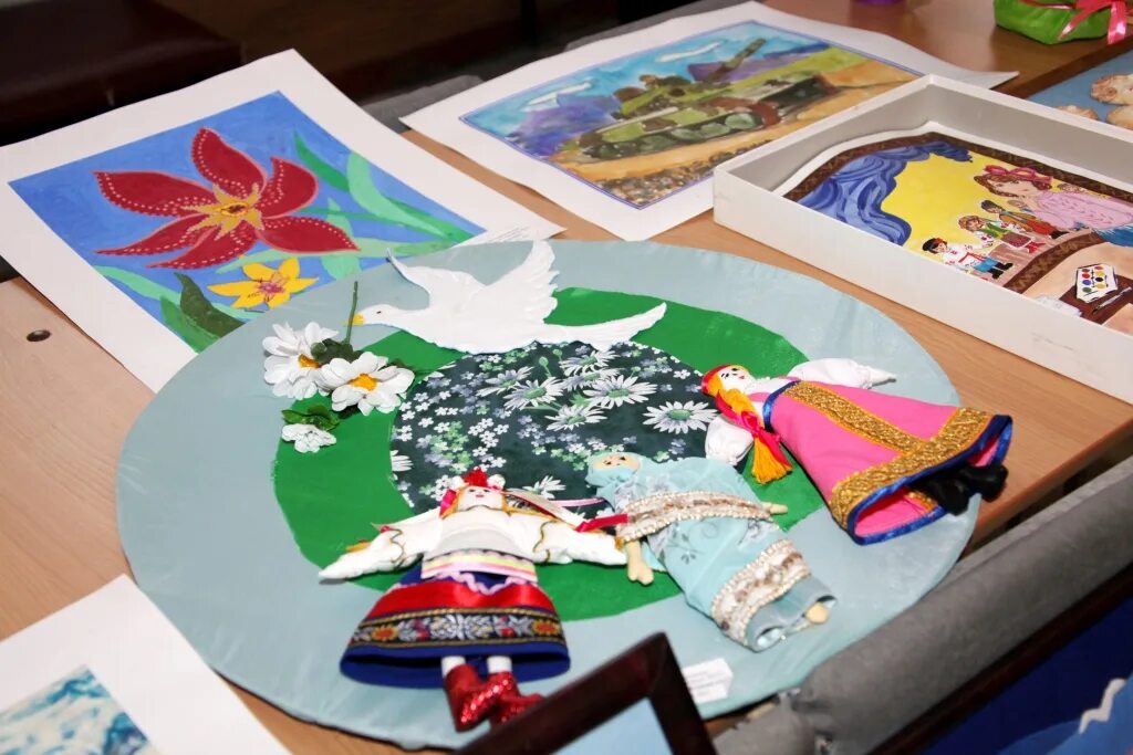 декоративно прикладное творчество. конкурс творчества работы детей. выставка декоративно-прикладного творчества. декоративное творчество для детей. творческие работы учеников.