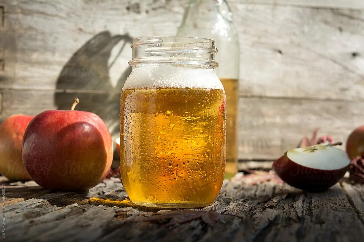 Вода с уксусом отзывы. Benefits of Apple Cider Vinegar. Яблочный уксус. Сидр яблочный. Яблочный уксус натощак.