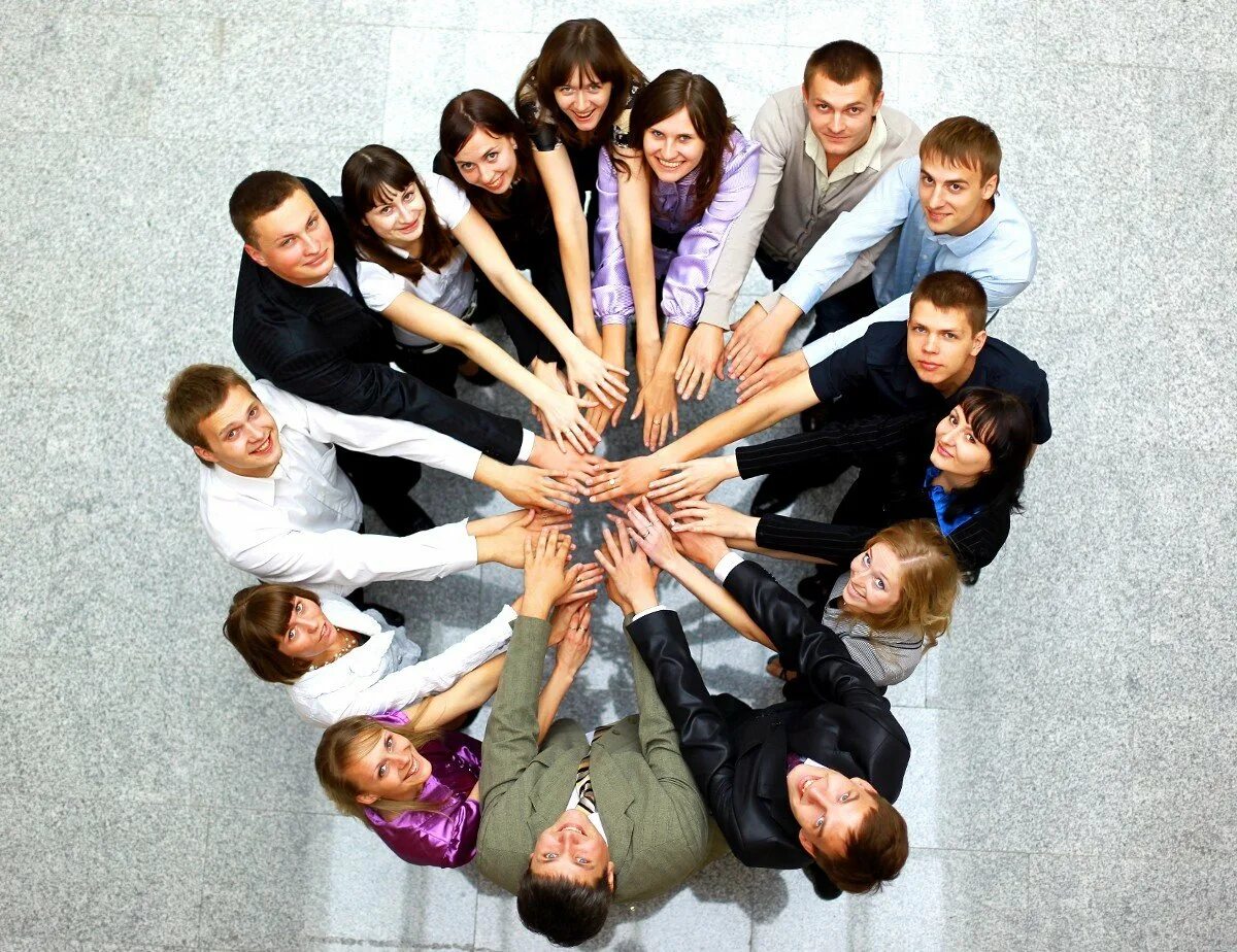 дружный коллектив. групповая фотосессия. идеи для коллективной фотосессии. оригинальные групповые фотосессии. группа оригинальных идей.