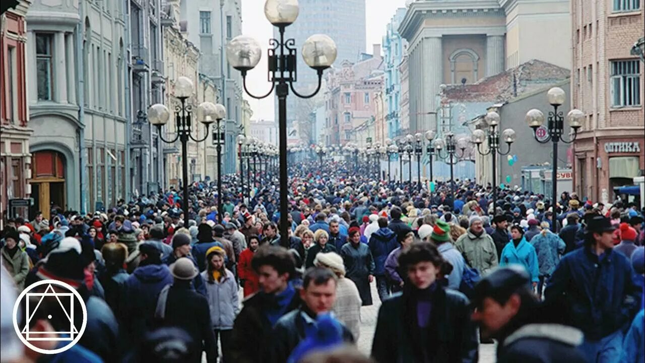 Толпа людей в Москве. Люди в городе. Город суета. Толпа людей на улице в Москве. Суета россия