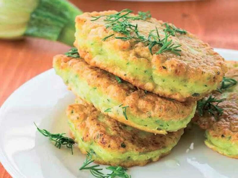 Рецепт котлет из кабачков и картофеля. Котлеты из цукини. котлеты из кабачков постные. котлета картофельно-кабачковая. котлеты из кабачков в духовке.