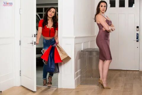 Chanel Preston - Shopaholic Picture (1) .