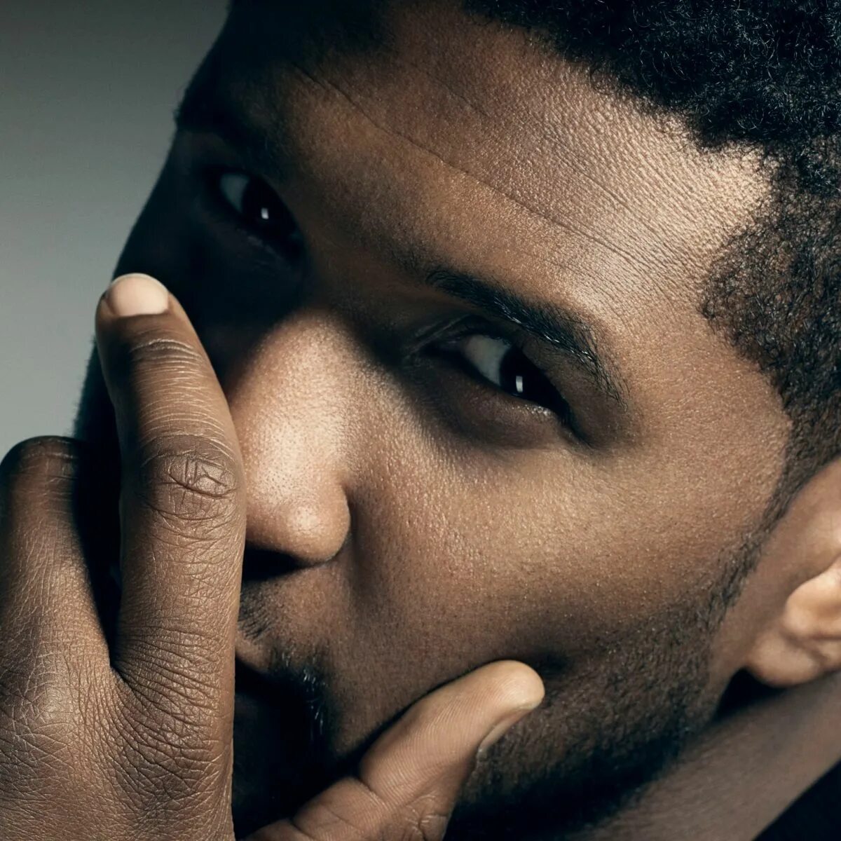 Популярные синглы. Usher. Ашер американский певец. Ашер певец 2023. Певец афроамериканец.