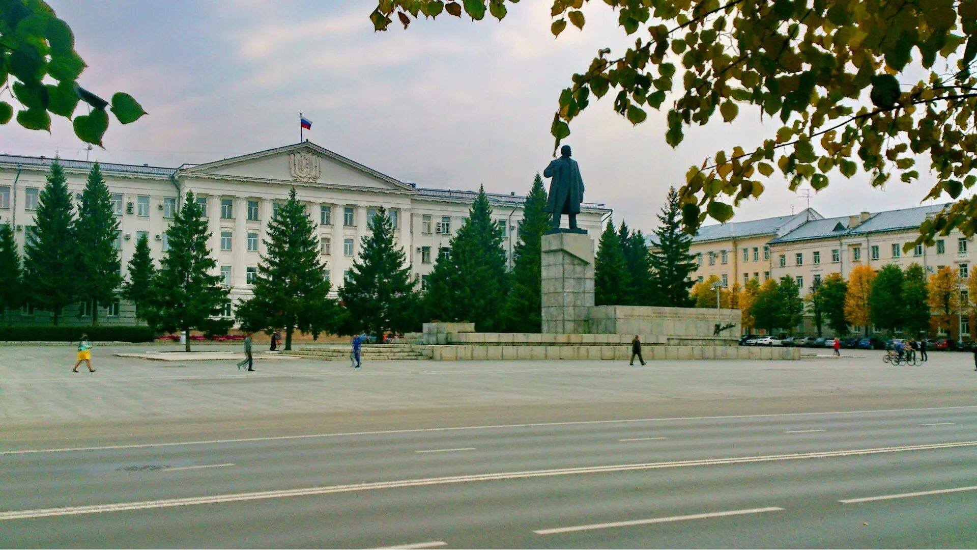 Советский район кургана. Площадь Ленина Курган. Площадь им Ленина Курган. Курган центр площади. Центральная площадь имени Ленина Курган.