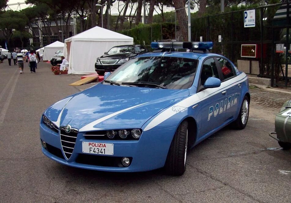 Форд police interceptor седан. Полицейская машина бывает. Машина "полиция". Ford mustang 2016 police. Полицейская машина бывает.