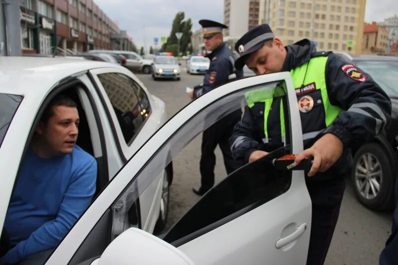 Тонировка ДПС. Тонировка ГИБДД. Гаишник тонировка. Инспектор тонировка. Тонировка узнать