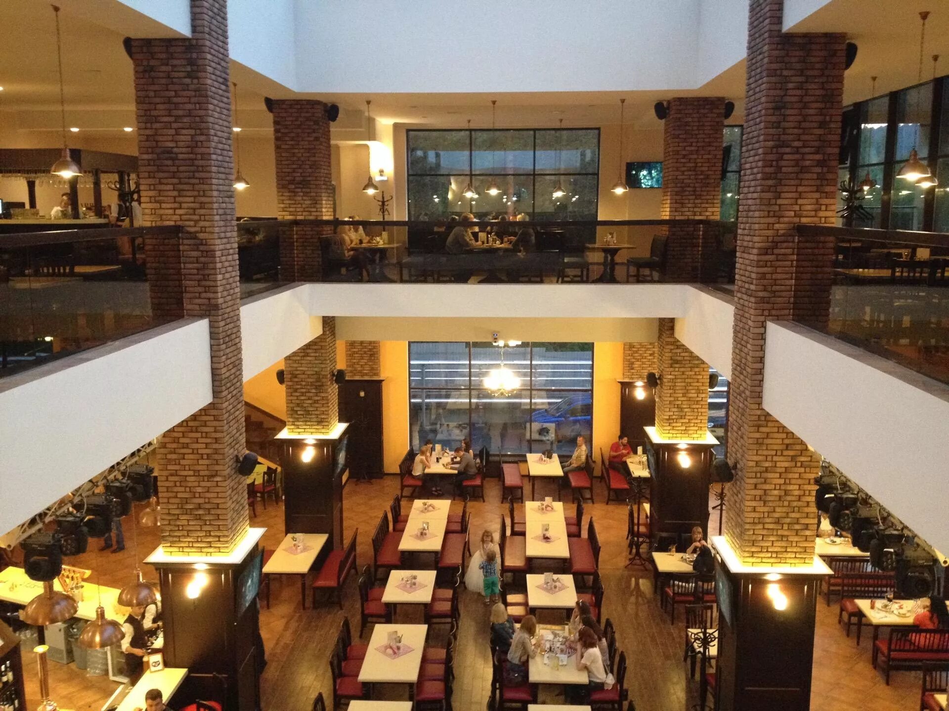 Пивной ресторан миасс brezel brauhaus. Брецель бройхаус. Ресторан брецель миасс. Пивной ресторан миасс brezel brauhaus. Брецель тургояк.