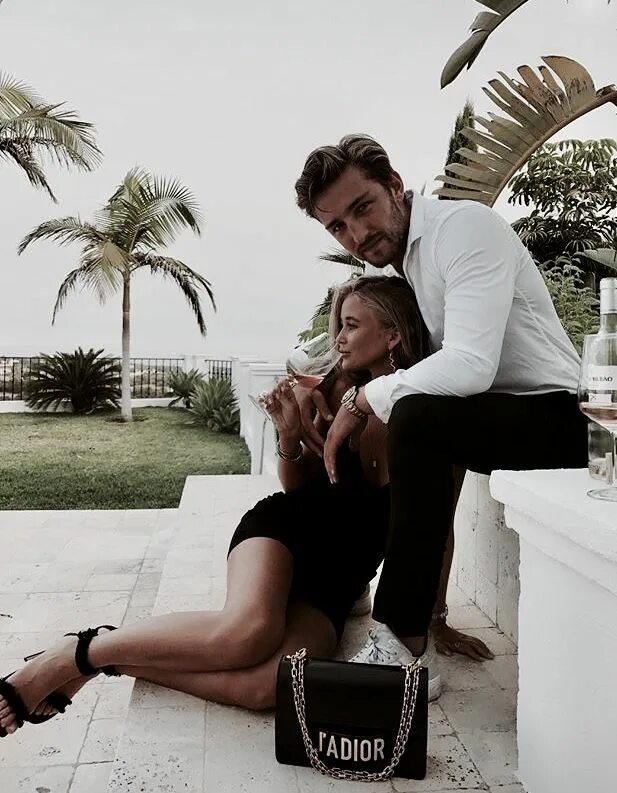 Девушка на яхте. Rich couple. Жизнь миллионеров. Rich couple. Пара в люксе.