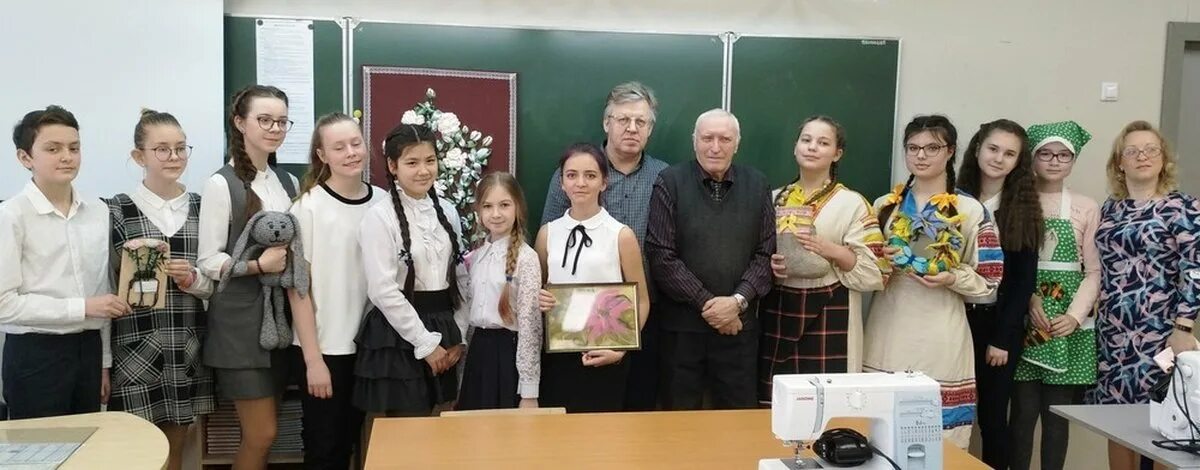 Учебникмпр технологии 7 клапс. Школа 667 учителя. Рэш технология 7 класс девочки. Технология 7 класс учебник тищенко синица. 7 класс.