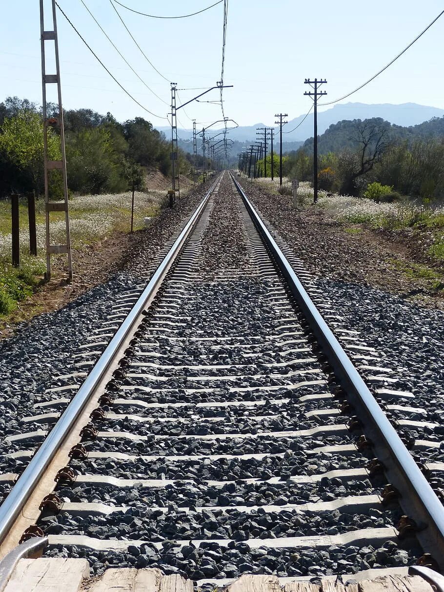 Railway line. Повреждение ЖД путей в Белгородской области. Железная дорога. ЖД рельсы. Рельсы железнодорожные.