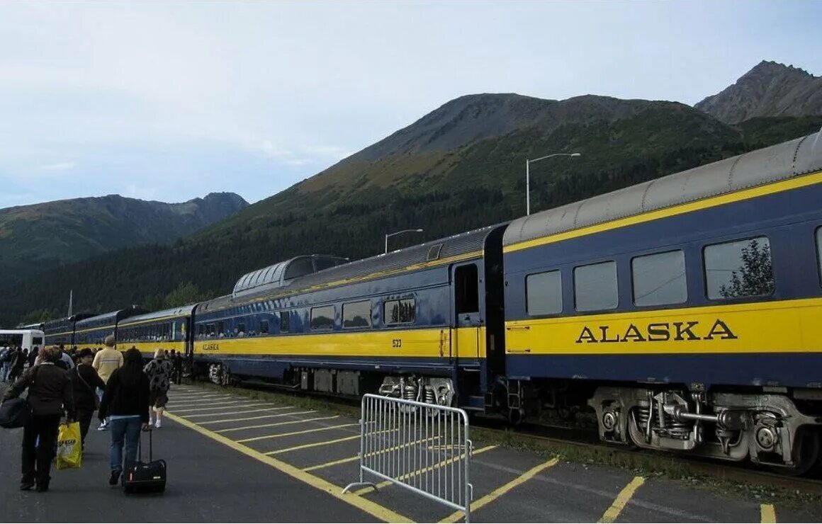 Единственная железная дорога. Уайт Маунтин Аляска поезд. Аляска дорога поезд. Hurricane turn поезд. Аляска США поезда.