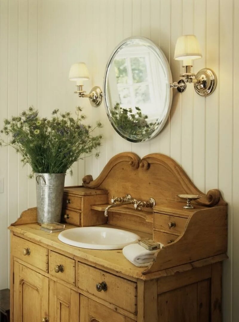 Мебель в ванную комнату стиль. Раковина в стиле ретро в ванную. Винтажная ванная. Деревянная мебель для ванной комнаты. Мебель для ванной комнаты в стиле Кантри.