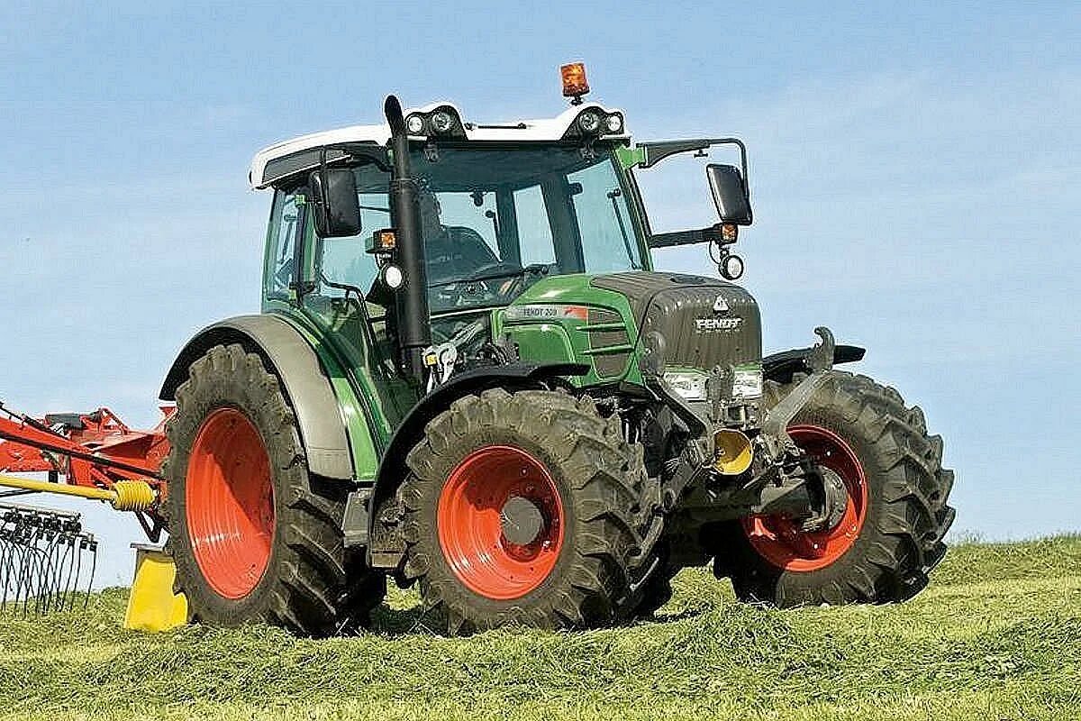Трактор показать как работает. Fendt 200 vario. трактор fendt 2025. fendt 209 s. fendt трактор спарка.