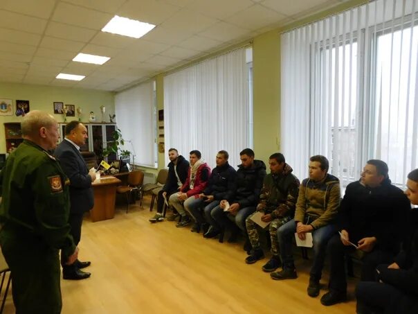 Вручение повесток призывникам. Вручение повесток призывникам