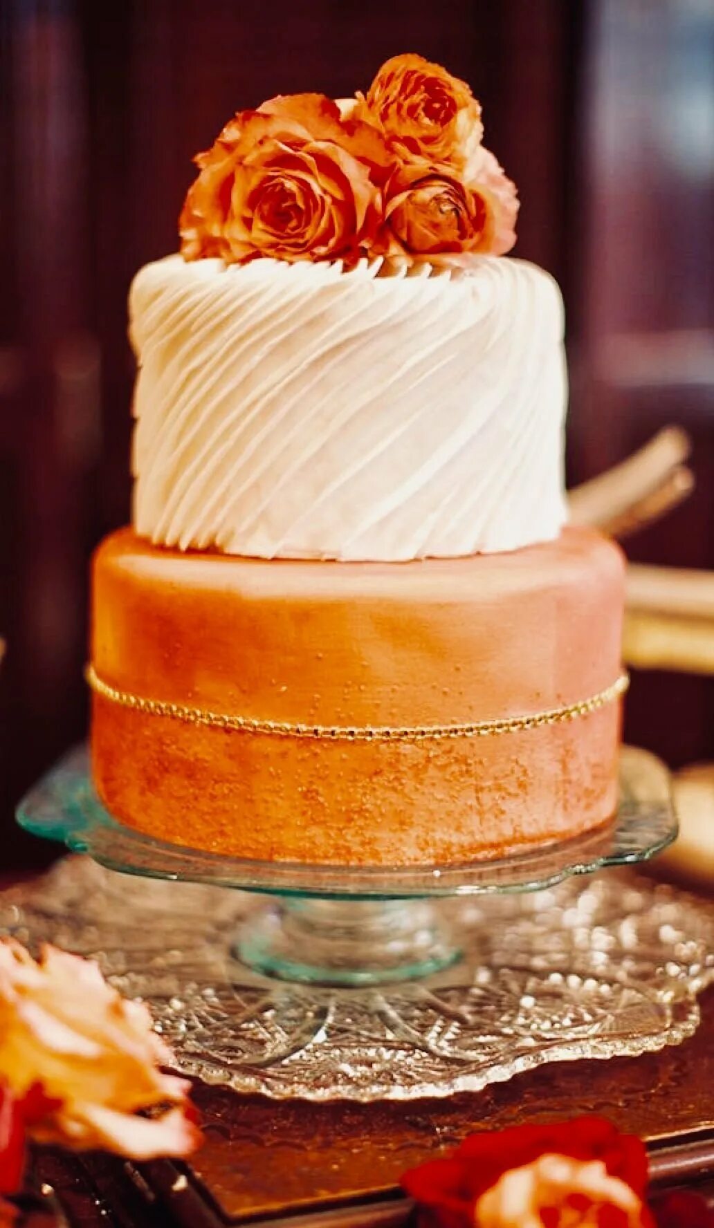 свадебный торт в оранжевом цвете. торт с оранжевым декором. свадебный торт оранжевый. свадебный торт двухъярусный. торт оранжевого цвета.