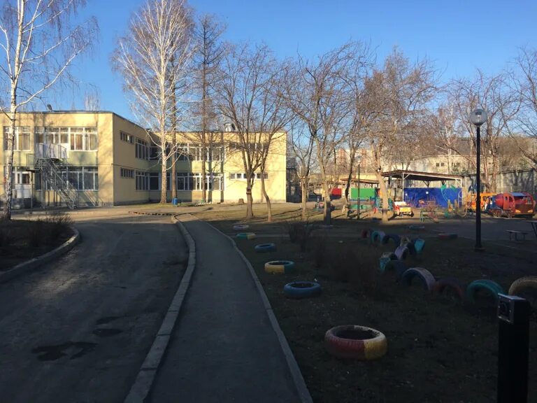 555 картинка. Автомойка 555. Детский сад на улице машинная 8. 555 запчасти логотип. 555 екатеринбург.