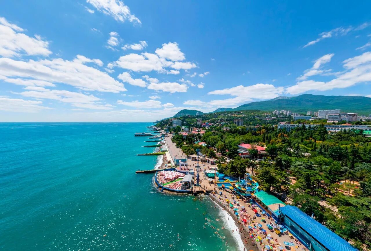 Путевки в крым летом. Алушта, aluşta. Алушта Крым пляж. Курорт большая Алушта. Алушта набережная пляж.