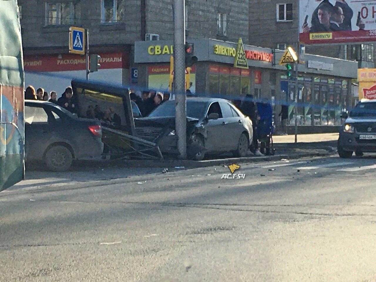 Авария каршеринга новосибирск 2021. Дтп на красном проспекте новосибирск. Аст новосибирск дтп сегодня. Авария ночью в новосибирске. Нст 54 новосибирск аварии.