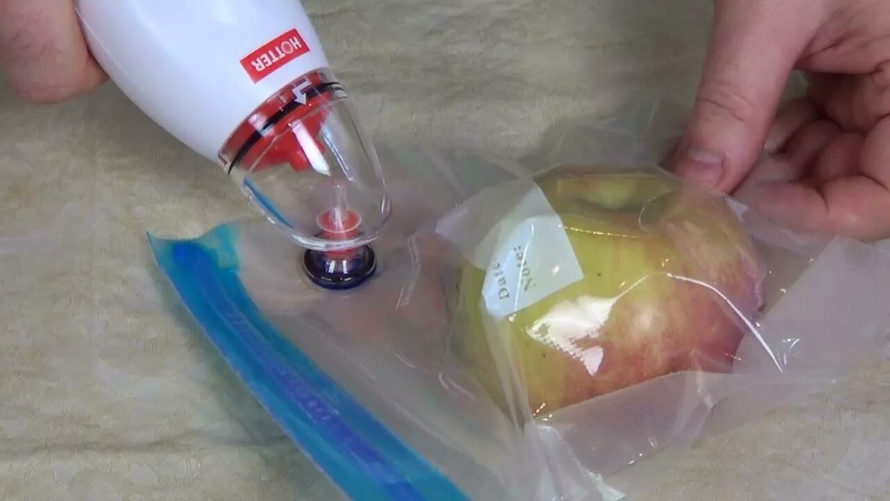 Как работает вакууматор для продуктов видео домашний. Вакуумный упаковщик zoiten. прибор для выкачивания воздуха из пакетов. вакуумный насос для откачки воздуха из пакетов для продуктов. вакуумизатор ручной.