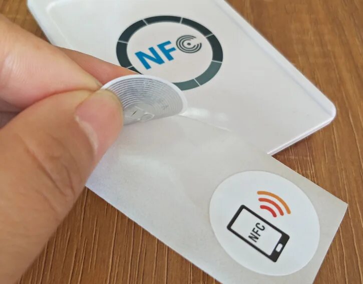 NFC чип наклейка. Чипы NFC метки. Наклейка с NFC меткой. Нфс метка. Бесконтактная метка