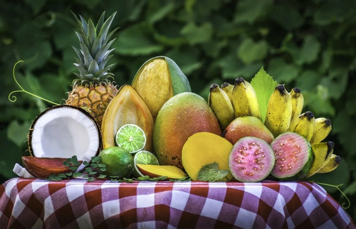 Тропические фрукты манго. Тропические фрукты банан ананас манго. Киви маракуйя. Манго ананас дыня.