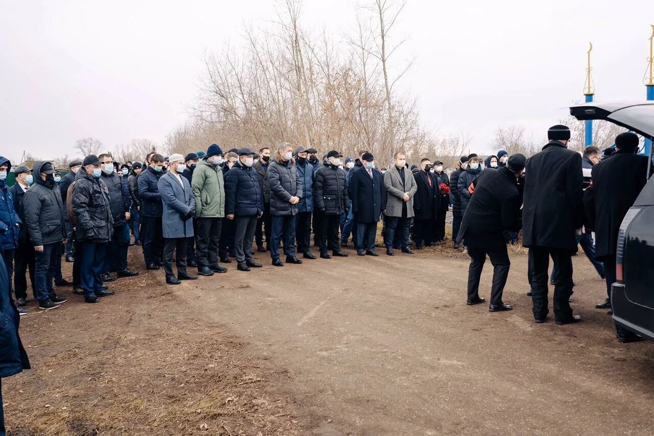 В уфе похоронили. Похороны мэра Уфы Ульфата Мустафина. Похороны Ульфата Мустафина. Ульфат Мустафин похороны. Ульфат Мустафин памятник.