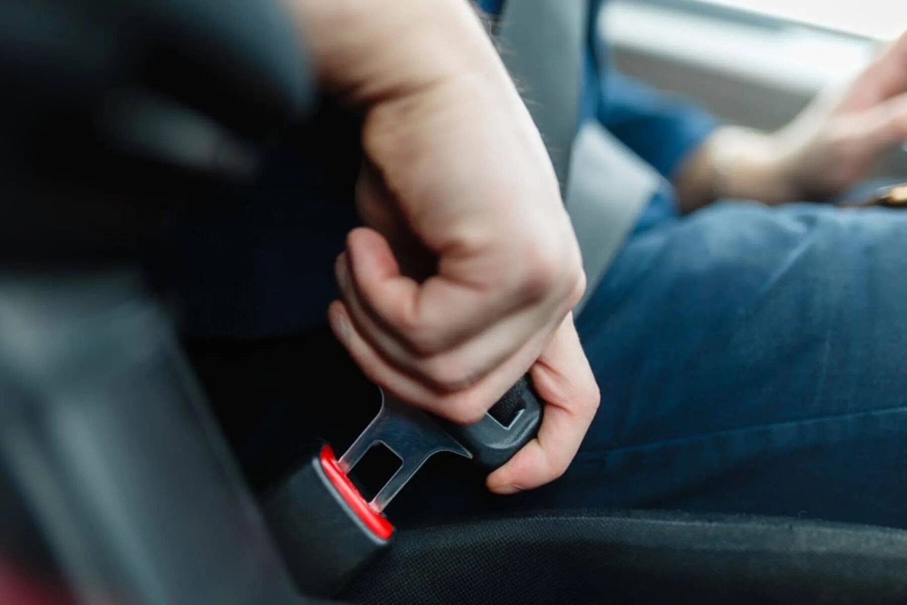 Seat Belt. Пристегивать ремень безопасности. Непристегнутый ремень. Пристегнутый ремень безопасности.