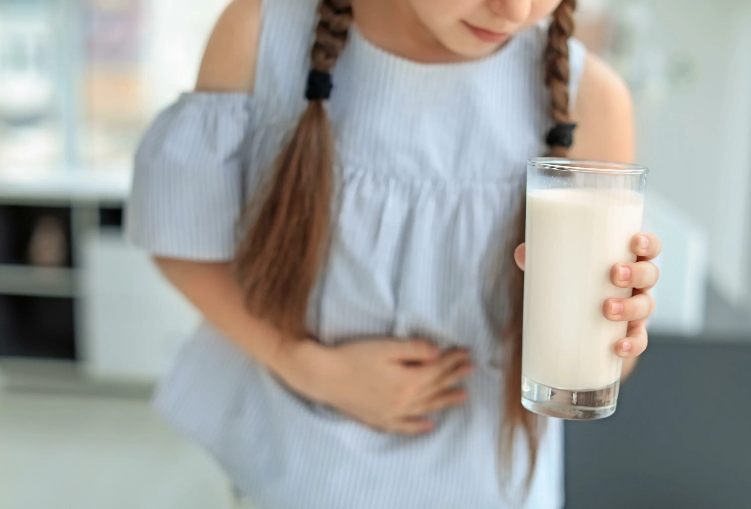 Пищевая аллергия на молоко. Ребенок с пищевой аллергией на молоко. Непереносимость лактозы. Невкусное молоко