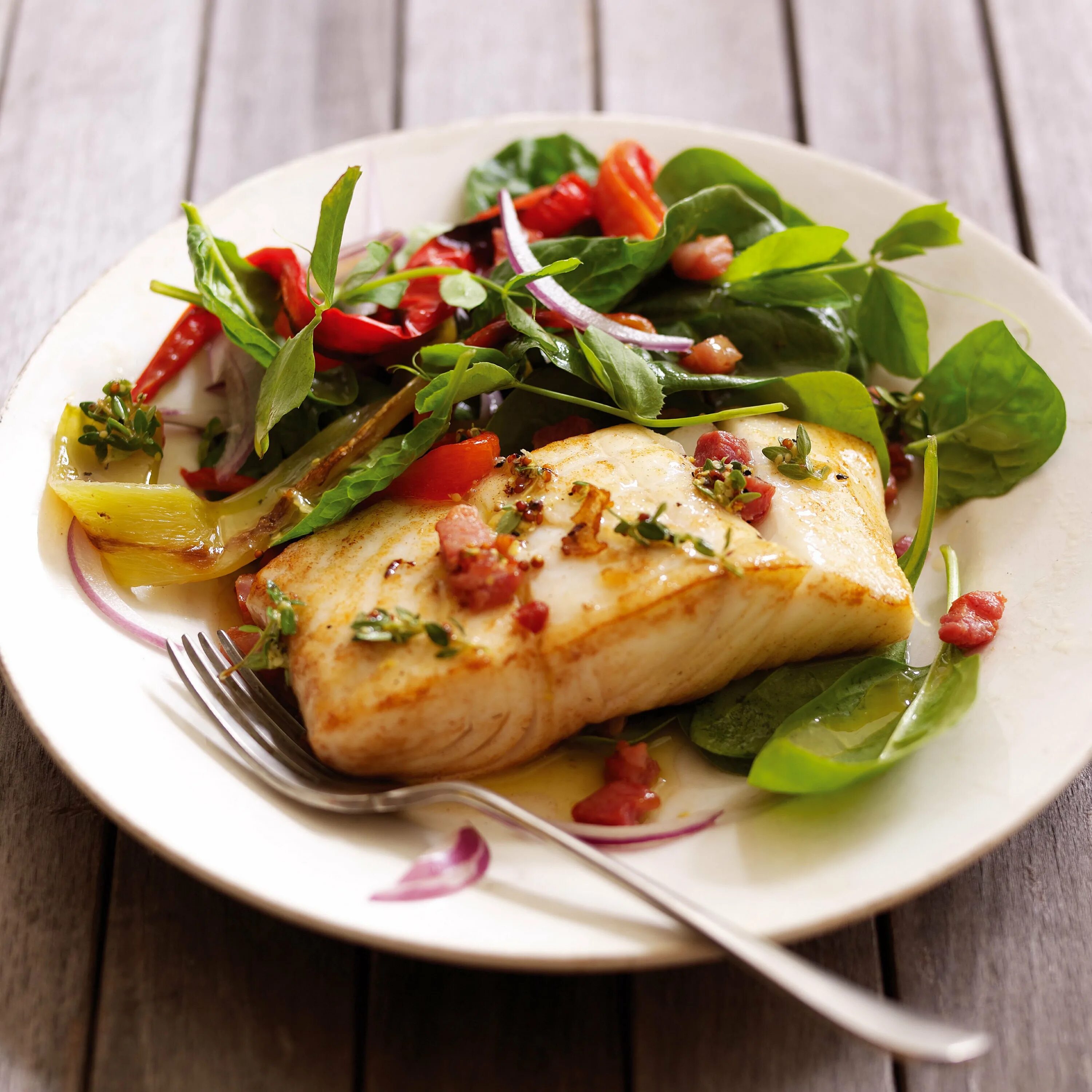 палтус запеченный. стейк палтуса на гриле. палтус в духовке в фольге. белокорый палтус блюда. палтус запеченный в духовке.